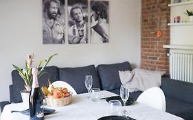 Cozy Apartment With Mole & Hill View